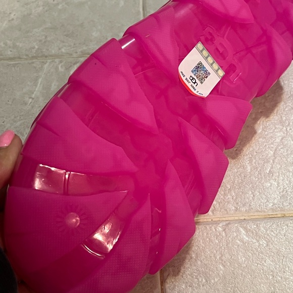 Ugh slides. Never worn - Picture 4 of 5